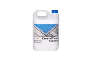 Algicida para piscinas y spas CrystalCare 2 litros