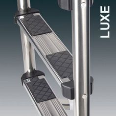 Escalera Standar Asimetrica Astralpool 1 peldaño Luxe + 1 seguridad